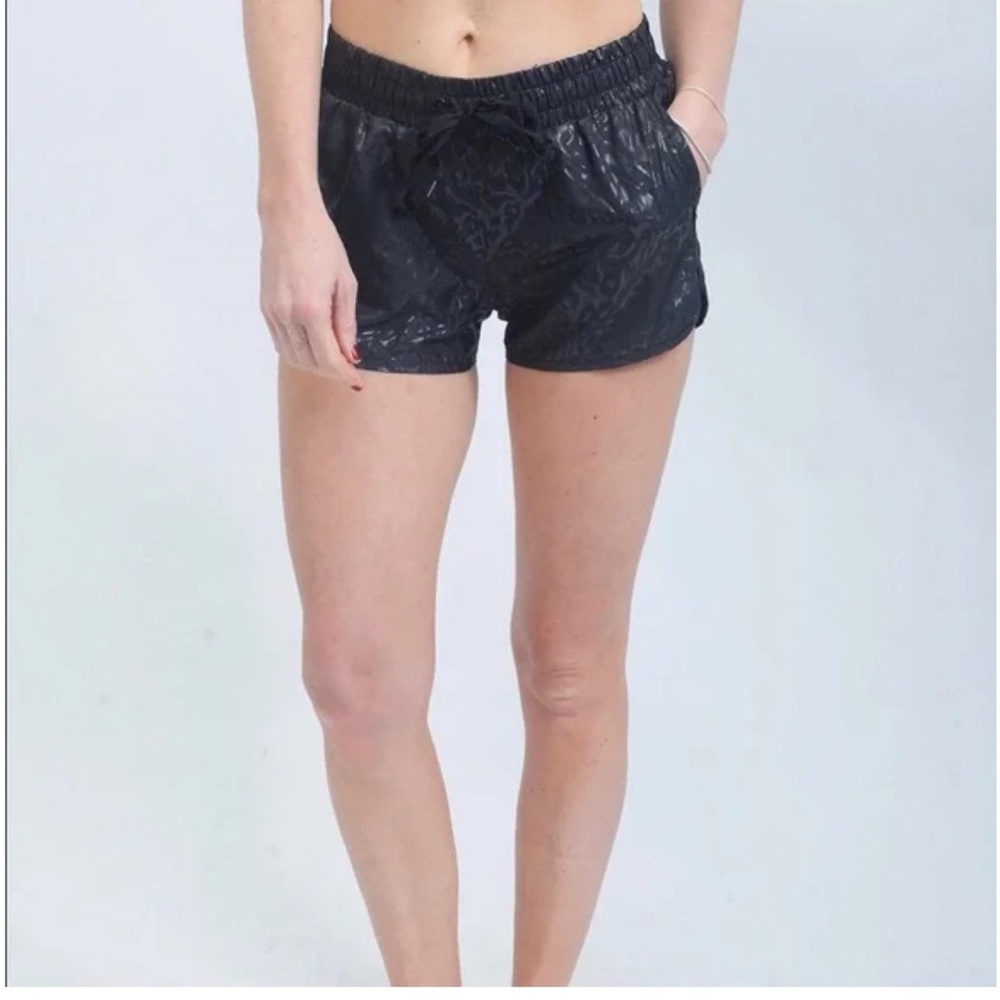 🐆black animal print Zyia shorts